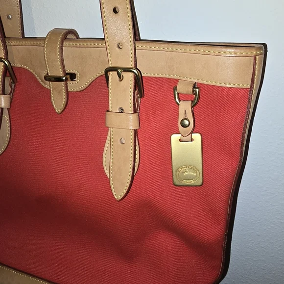 Dooney & Bourke USA Vintage Cabrio Bucket Bag W/ Coin Bag - Picture 3 of 8